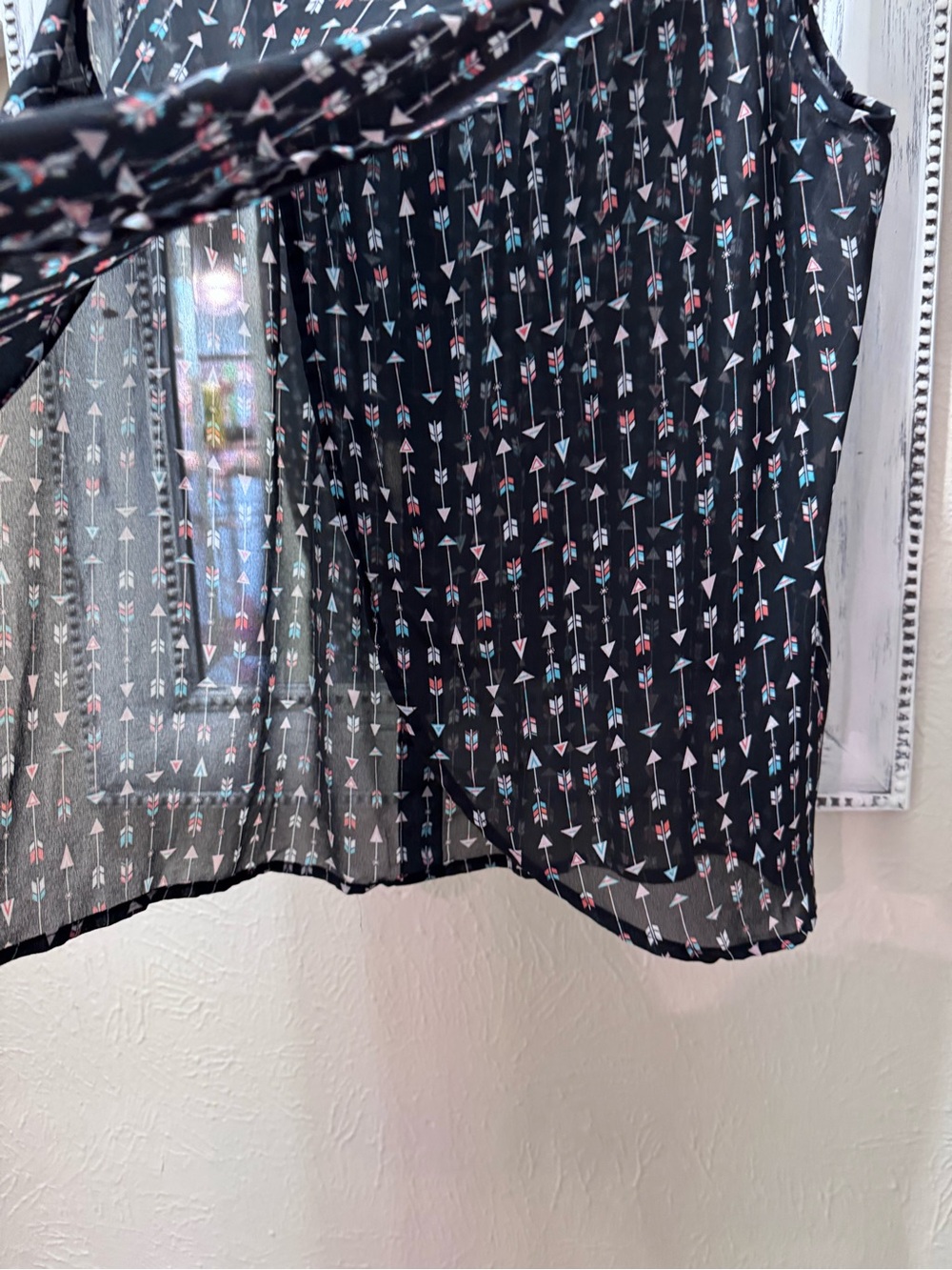 Torrid Black Arrow Print Sleeveless Blouse Sz 00 but runs large - Picture 6 of 7